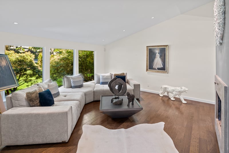Luxury estate at 1007 Kentwood Place, Victoria, BC — photo 6
