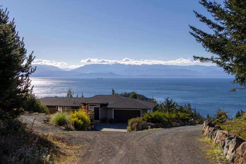 Luxury estate at 7470 Thornton Heights, Sooke, BC — photo 3