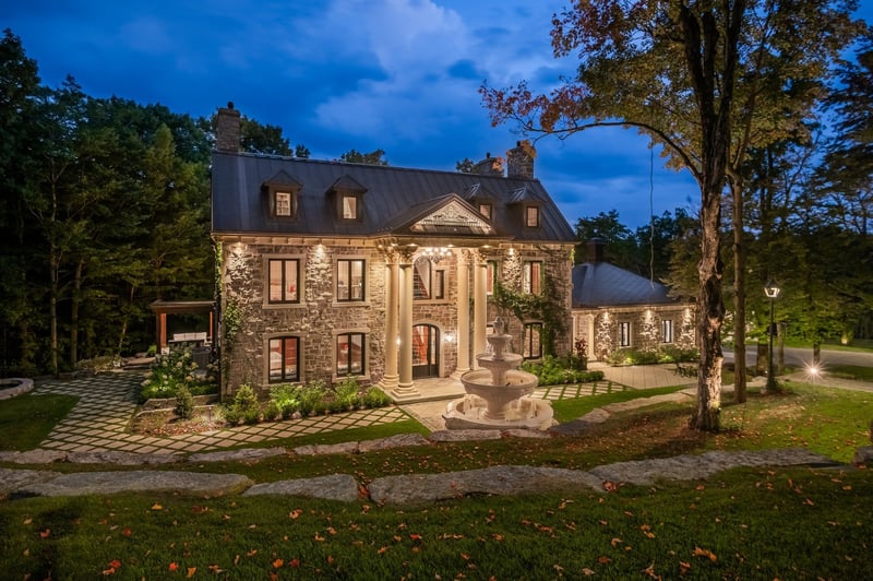 Luxury estate at 1093 Rue Béique, Mont-Saint-Hilaire, QC — photo 3