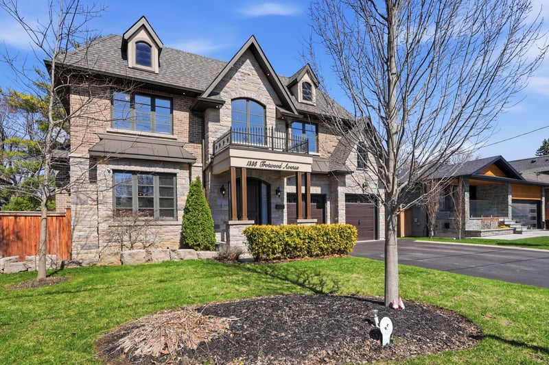 Luxury estate at 1395 Trotwood Avenue, Mississauga, ON — photo 2
