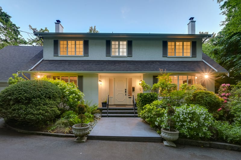 4-bedroom luxury home in 2861 Tudor Avenue, Victoria, BC