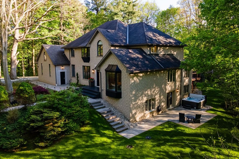 Luxury estate at 18 Elder Crescent, Hamilton, ON — photo 1