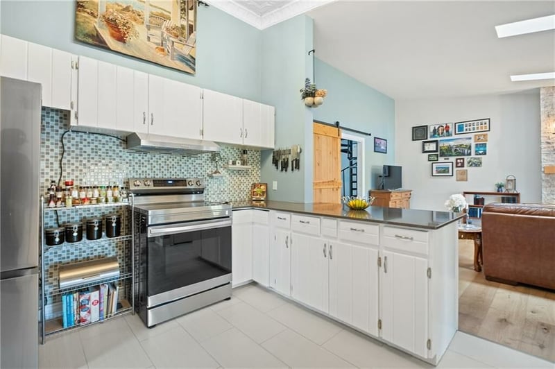 Luxury estate at 5134 Shirley Avenue, Niagara Falls, ON — photo 9