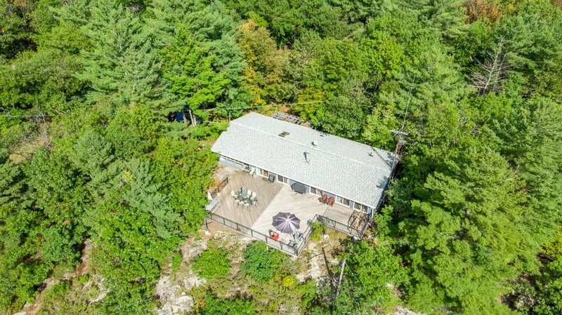 Luxury estate at 1059 Old Portage Road, Gravenhurst — photo 1