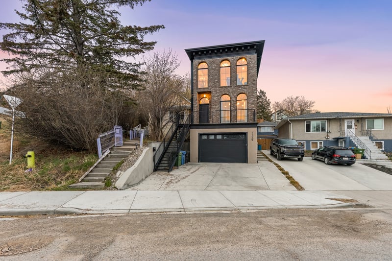Luxury estate at 1129 Maggie Street Southeast, Calgary, AB — photo 2