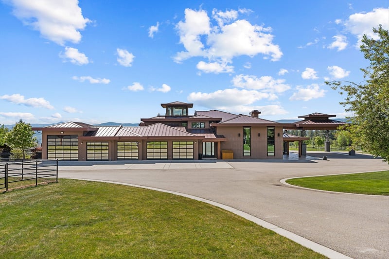Luxury estate at 6487 Dixon Dam Road, North Okanagan, BC — photo 3