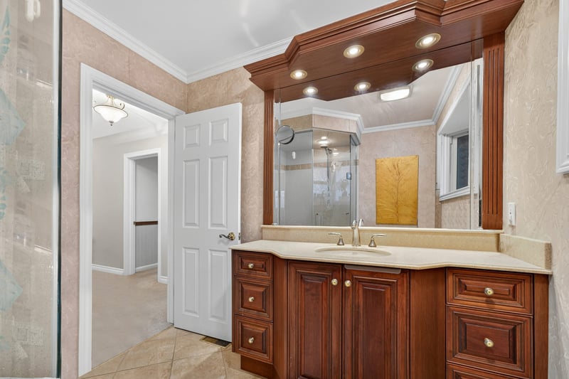 Luxury estate at 195 Wilton Street, Burlington, ON — photo 21