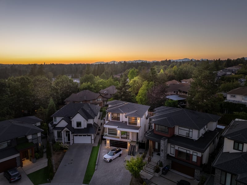 Luxury estate at 15401 78 Avenue, Surrey, BC — photo 3