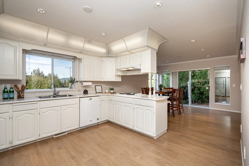 Luxury estate at 389 Metta Street, Port Moody, BC — photo 7