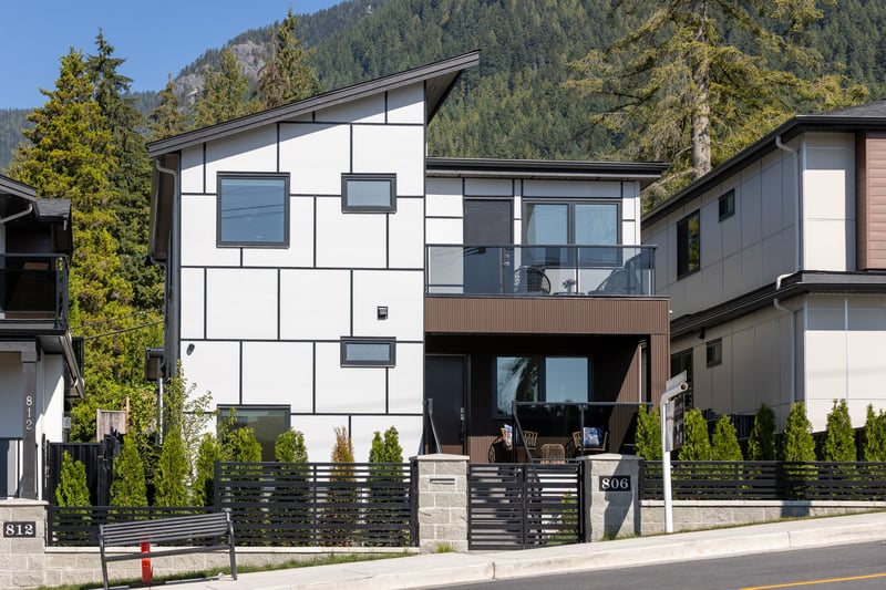 Luxury estate at 806 Montroyal Boulevard, North Vancouver, BC — photo 46