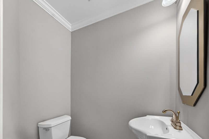 Luxury estate at 195 Wilton Street, Burlington, ON — photo 10