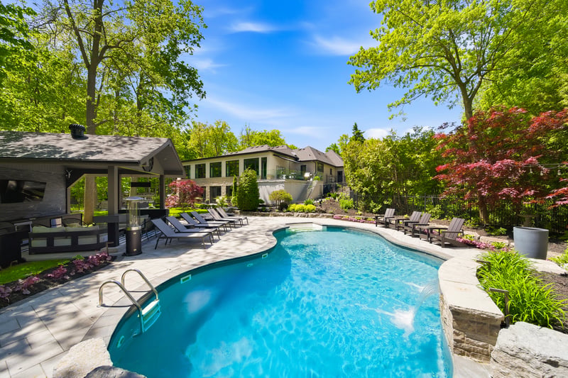Luxury estate at 3205 Highpoint Court, Burlington, ON — photo 4