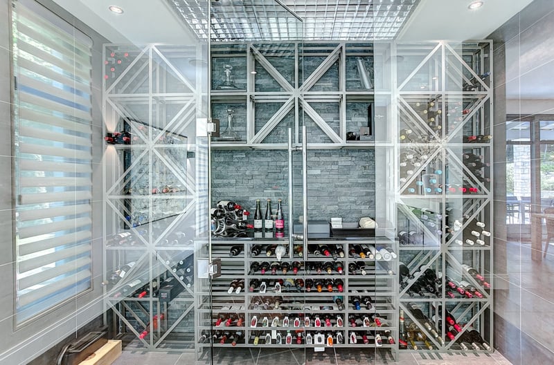 Luxury estate at 528 Rue du Sommet, Mont Saint-Hilaire — photo 13