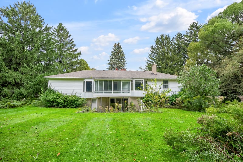 Luxury estate at 49 Thornwood Drive, Hamilton, ON — photo 5
