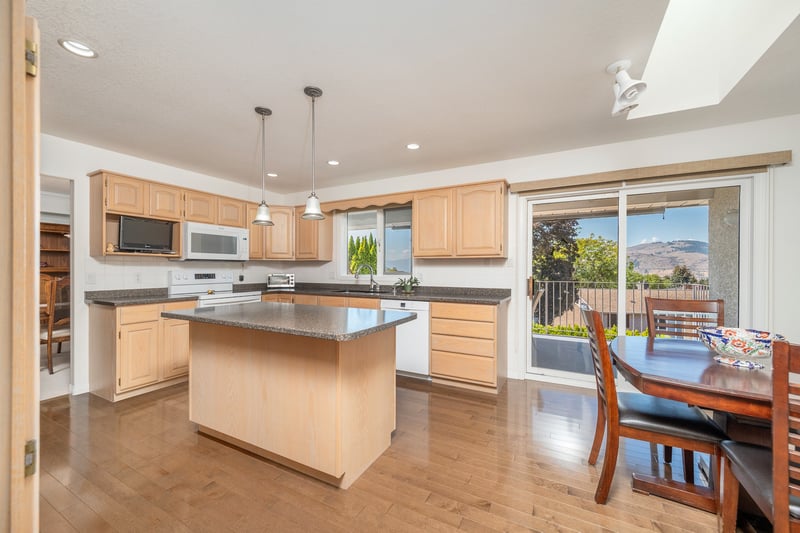 Luxury estate at 3912 Cascade Drive, Vernon, BC — photo 10