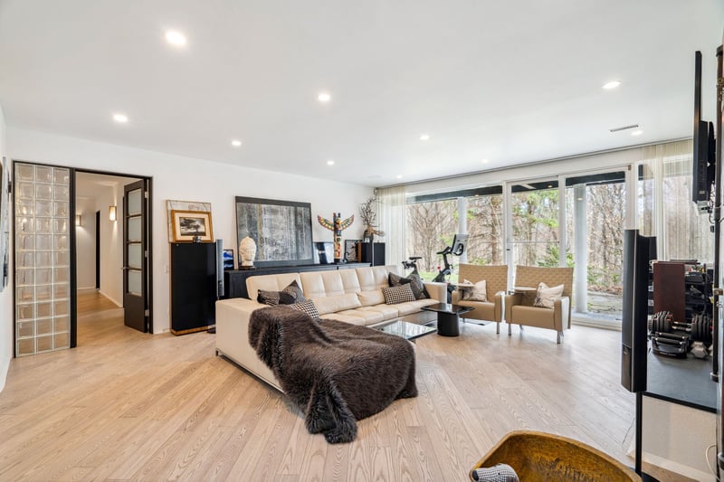 Luxury estate at 18 Timberglade Court, North York, ON — photo 11
