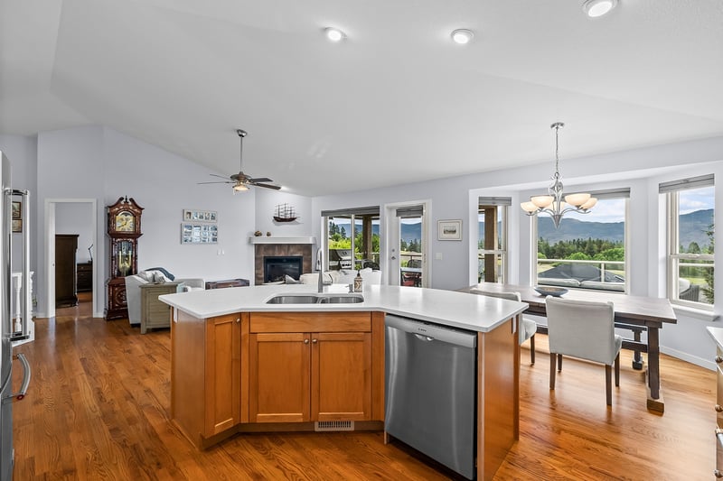 Luxury estate at 3069 Bridlehill Drive, West Kelowna, BC — photo 9
