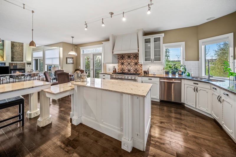 Luxury estate at 40 Blueridge Bay, Calgary, AB — photo 16