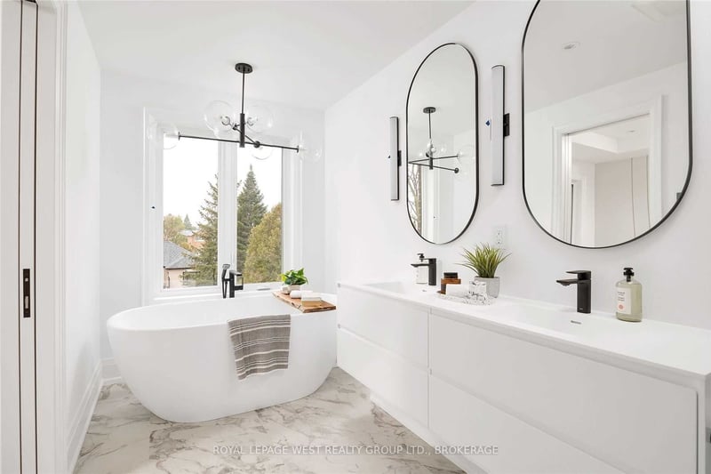 Luxury estate at 216 Delta Street, Etobicoke, ON — photo 9