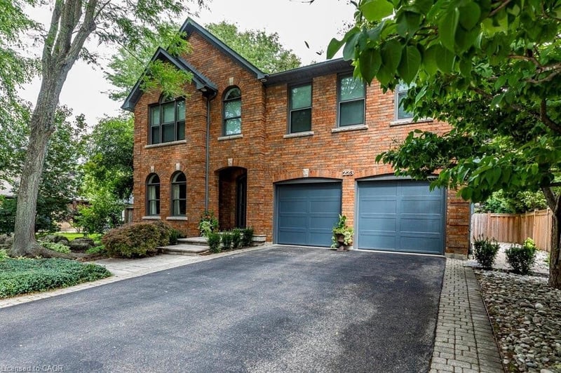 Luxury estate at 223 Briar Hill Crescent, Hamilton, ON — photo 2