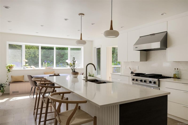 Luxury estate at 3055 Beach Drive, Victoria, BC — photo 27
