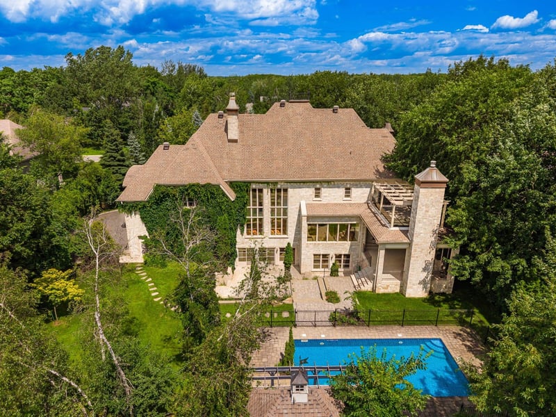 Luxury estate at 708 Rue des Châtaigniers, Boucherville, QC — photo 2