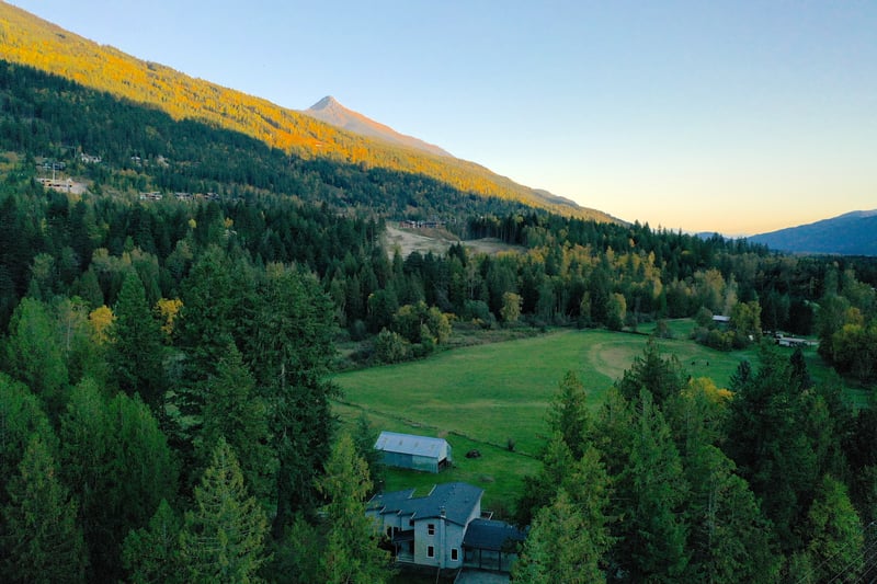 Luxury estate at 2626 Airport Way, Revelstoke, BC — photo 2