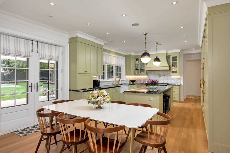 Luxury estate at 31 Sandringham Drive, Toronto — photo 8