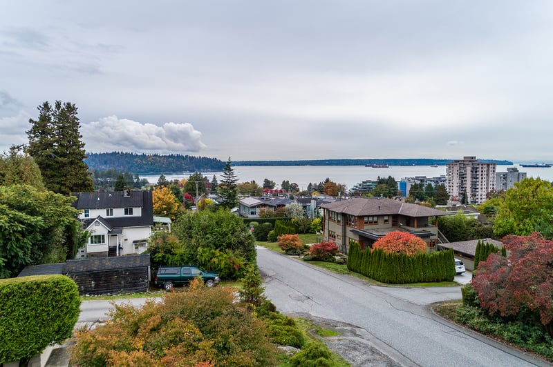 Luxury estate at 1196 Fulton Avenue, West Vancouver — photo 2