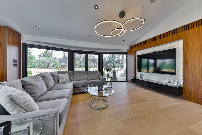 Luxury estate at 621 Sir Richards Road, Mississauga, ON — photo 5