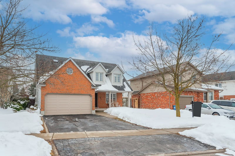 Luxury estate at 44 Pacific Place, Guelph — photo 2