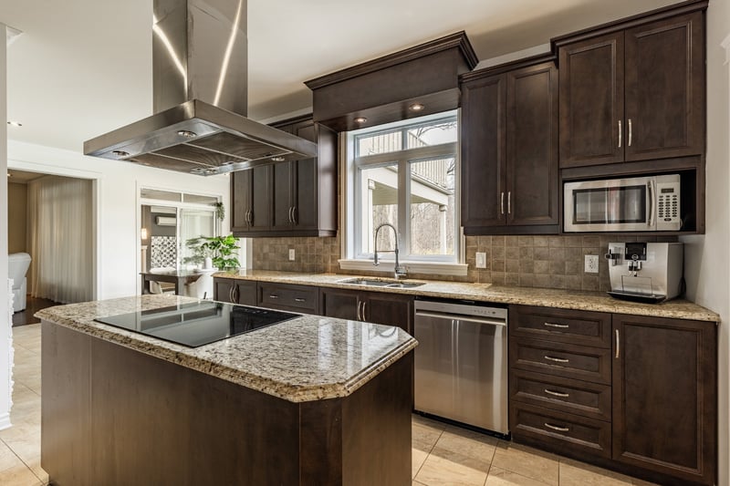Luxury estate at 383 Rue des Échevins, Saint-Jean-sur-Richelieu, QC — photo 8