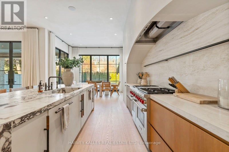 Luxury estate at 424 Lytton Boulevard, Toronto, ON — photo 11