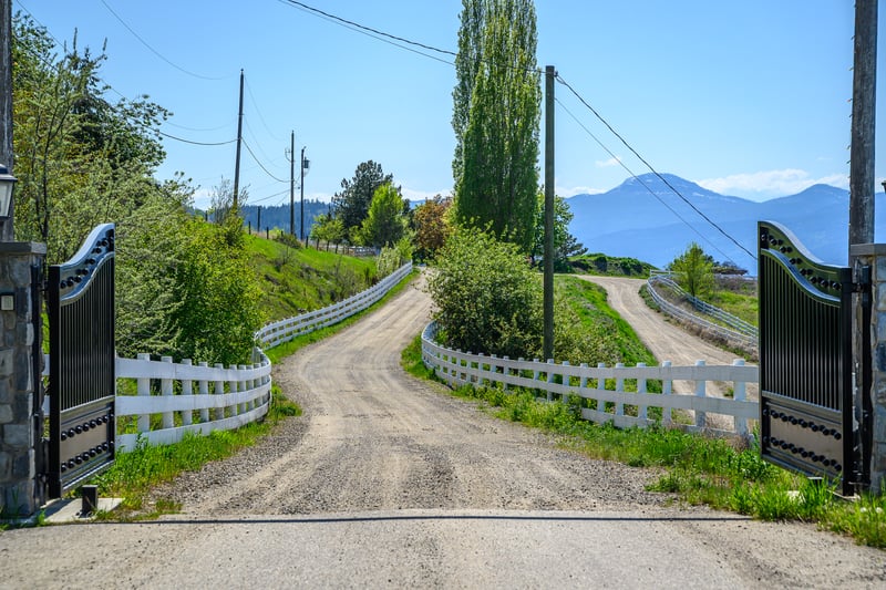 Luxury estate at 8399 Bench Row Road, Vernon, BC — photo 2