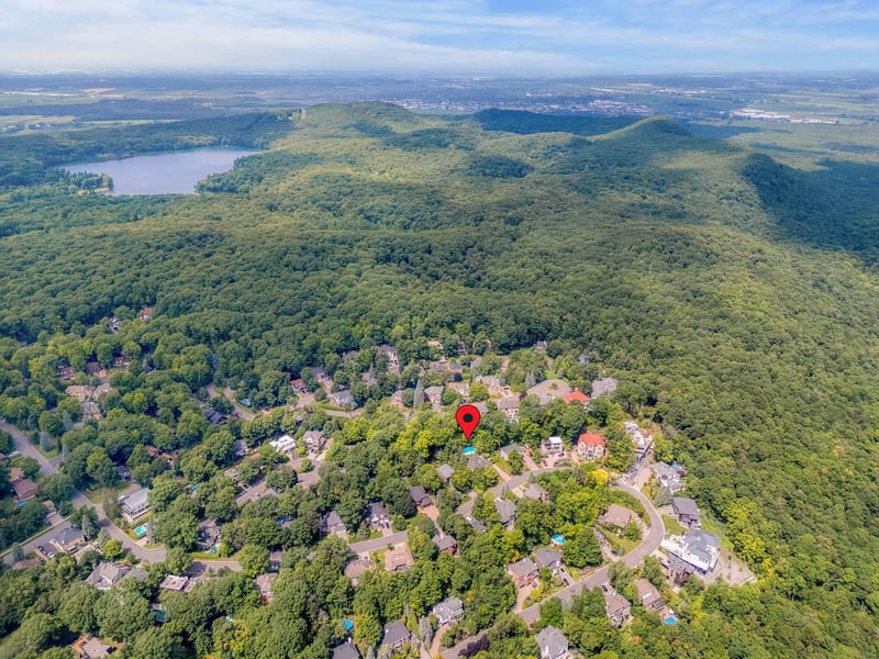 Luxury estate at 1567 Rue des Mésanges, Saint-Bruno-de-Montarville, QC — photo 2