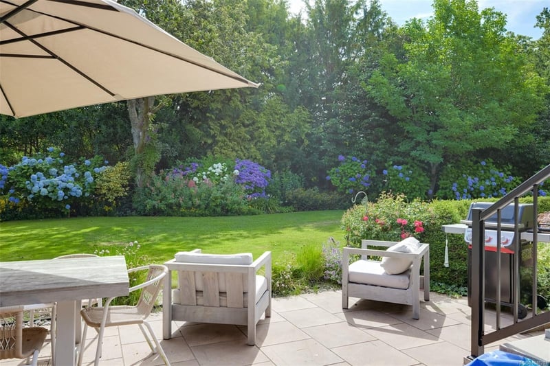 Luxury estate at 3055 Beach Drive, Victoria, BC — photo 32