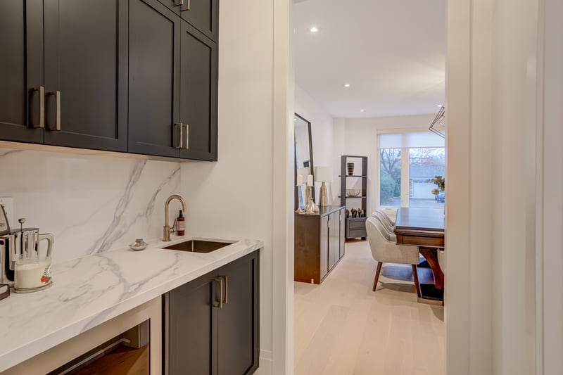 Luxury estate at 102 Cumming Court, Hamilton, ON — photo 11