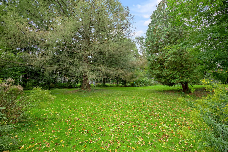 Luxury estate at 49 Thornwood Drive, Hamilton, ON — photo 7