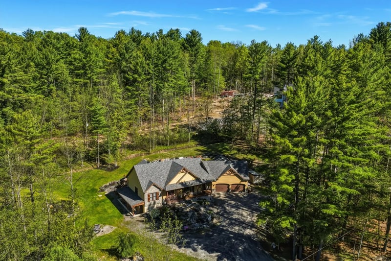 Luxury estate at 265 Rue Rosedale, Ayer's Cliff, QC — photo 2