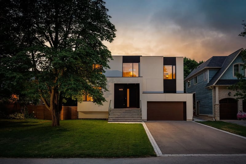 Luxury estate at 1405 Acton Crescent, Oakville, ON — photo 3