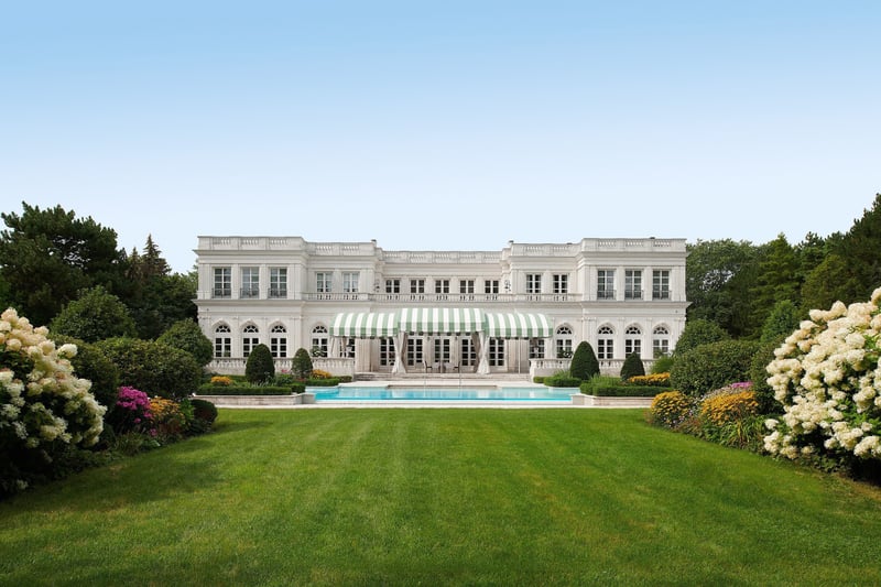 Luxury estate at 15 High Point Road, Toronto, ON — photo 1