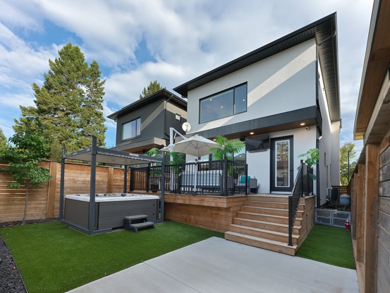 Luxury estate at 8707 Strathearn Crescent Northwest, Edmonton, AB — photo 4