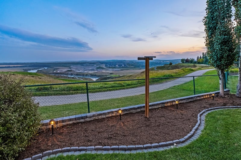 Luxury estate at 158 Gleneagles View, Cochrane, AB — photo 2