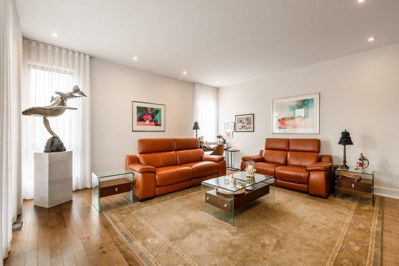 Luxury estate at 318 Rue Narbonne, Sainte-Julie, QC — photo 13