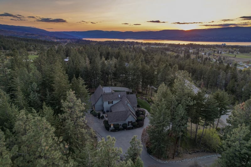 Luxury estate at 2957 Harvard Road, Kelowna, BC — photo 3