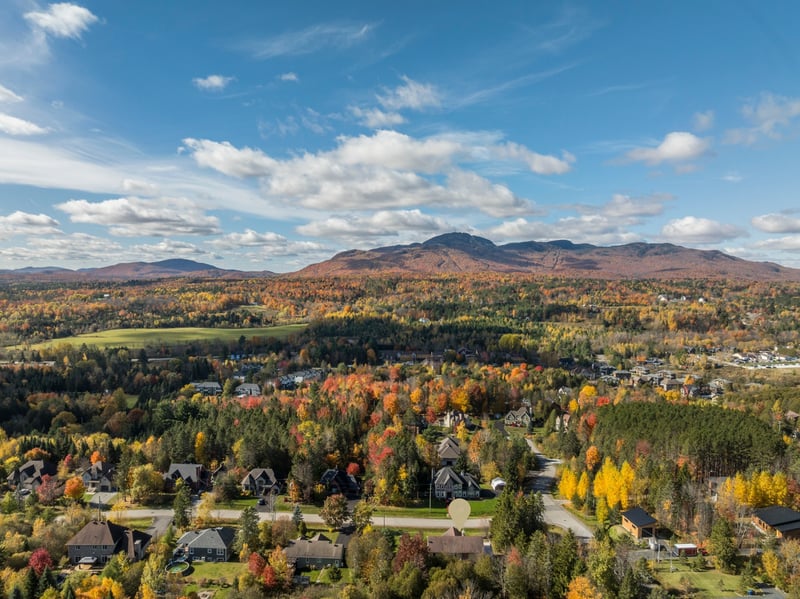 Luxury estate at 34 Rue des Tangaras, Orford, QC — photo 2