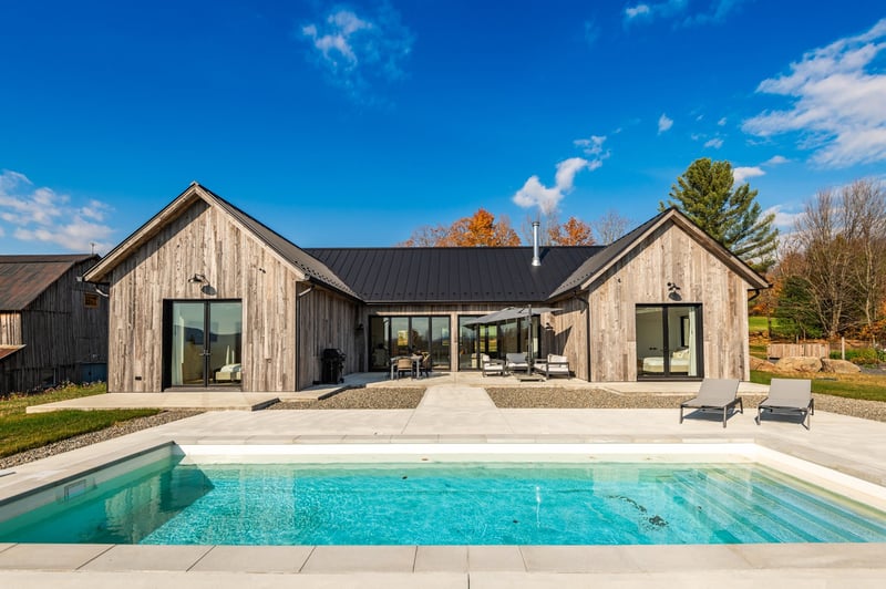 Luxury estate at 311 Chemin Allard, Fulford, QC — photo 2