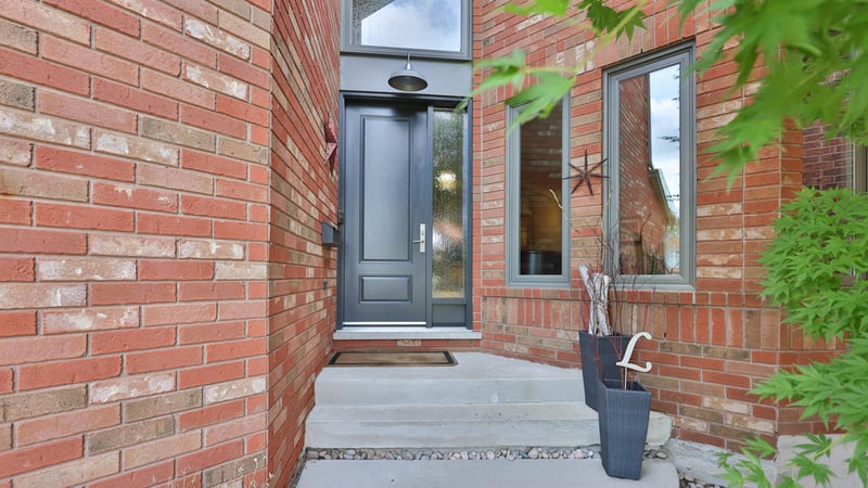 Luxury estate at 5570 McFarren Boulevard, Mississauga, ON — photo 2