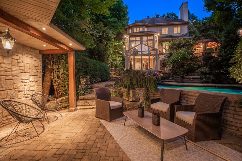 Luxury estate at 53 Av. du Bel-Horizon, Sainte-Julie, QC — photo 3