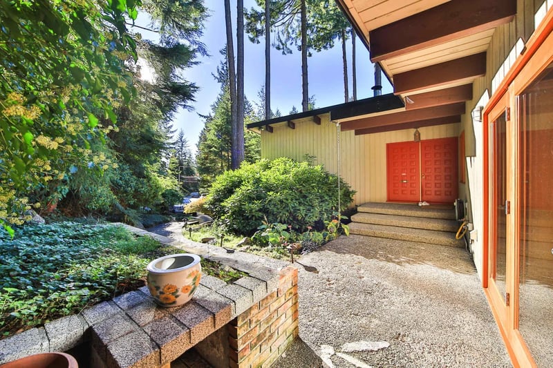 Luxury estate at 170 Highview Place, Lions Bay, BC — photo 2